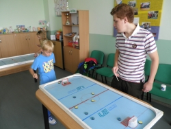 Podzimní část sezóny zahájili stolní hokejisté v SVČ Most